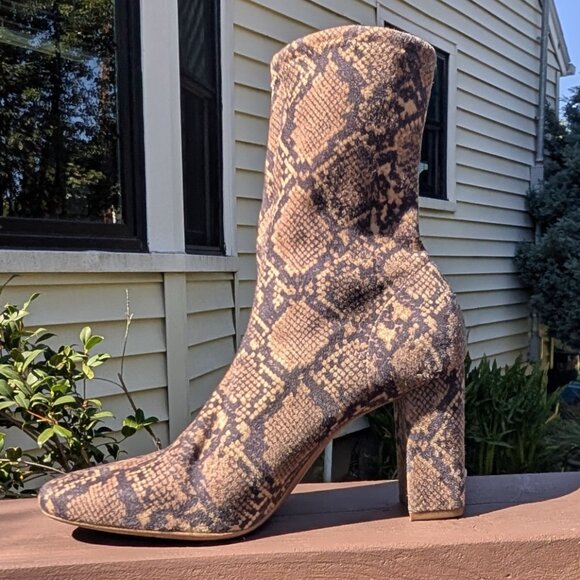 H & M Women's Sock Boots - Beige/Snakeskin-Patterned - Size 9.5 - Picture 2 of 6